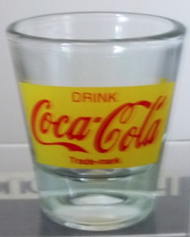 350062 € 7,50 coca cola borrelglas USA rode letters geel vlak.jpeg